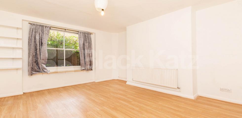 			2 Bedroom, 1 bath, 1 reception Apartment			 Sandringham Road, Dalston 